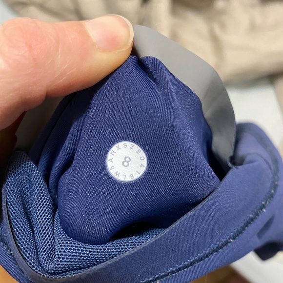 In movement Lululemon tights - Picture 4 of 6